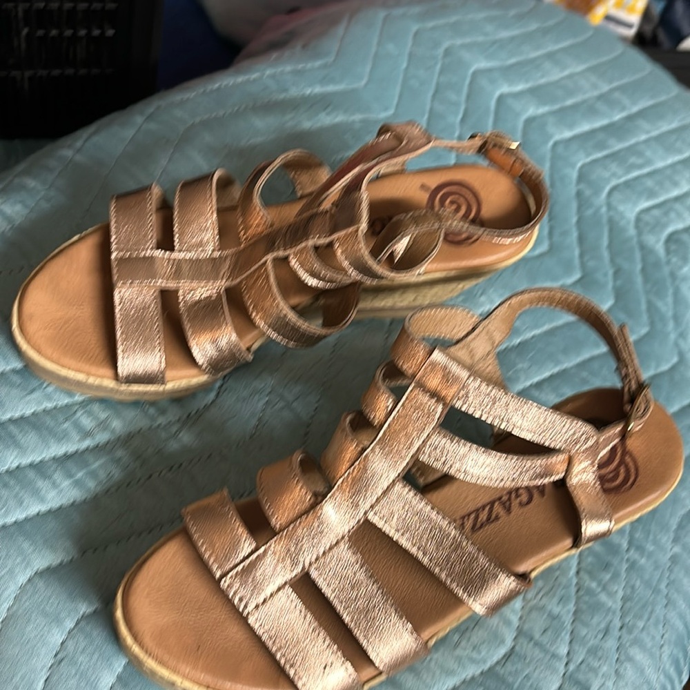 Great Rose Gold sandals.